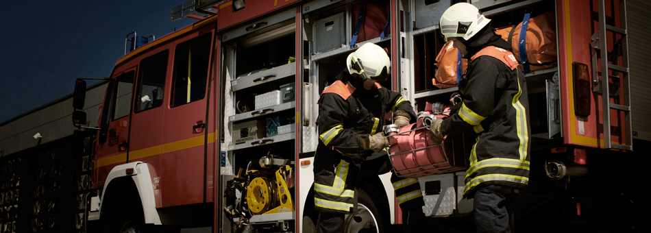 Pompiers de Dresde, Allemagne en action avec des Rangers Voelkl Primus 21